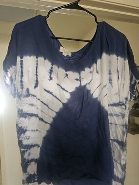 Olive & Oak Navy and White Tie-Dye V-Neck Tee